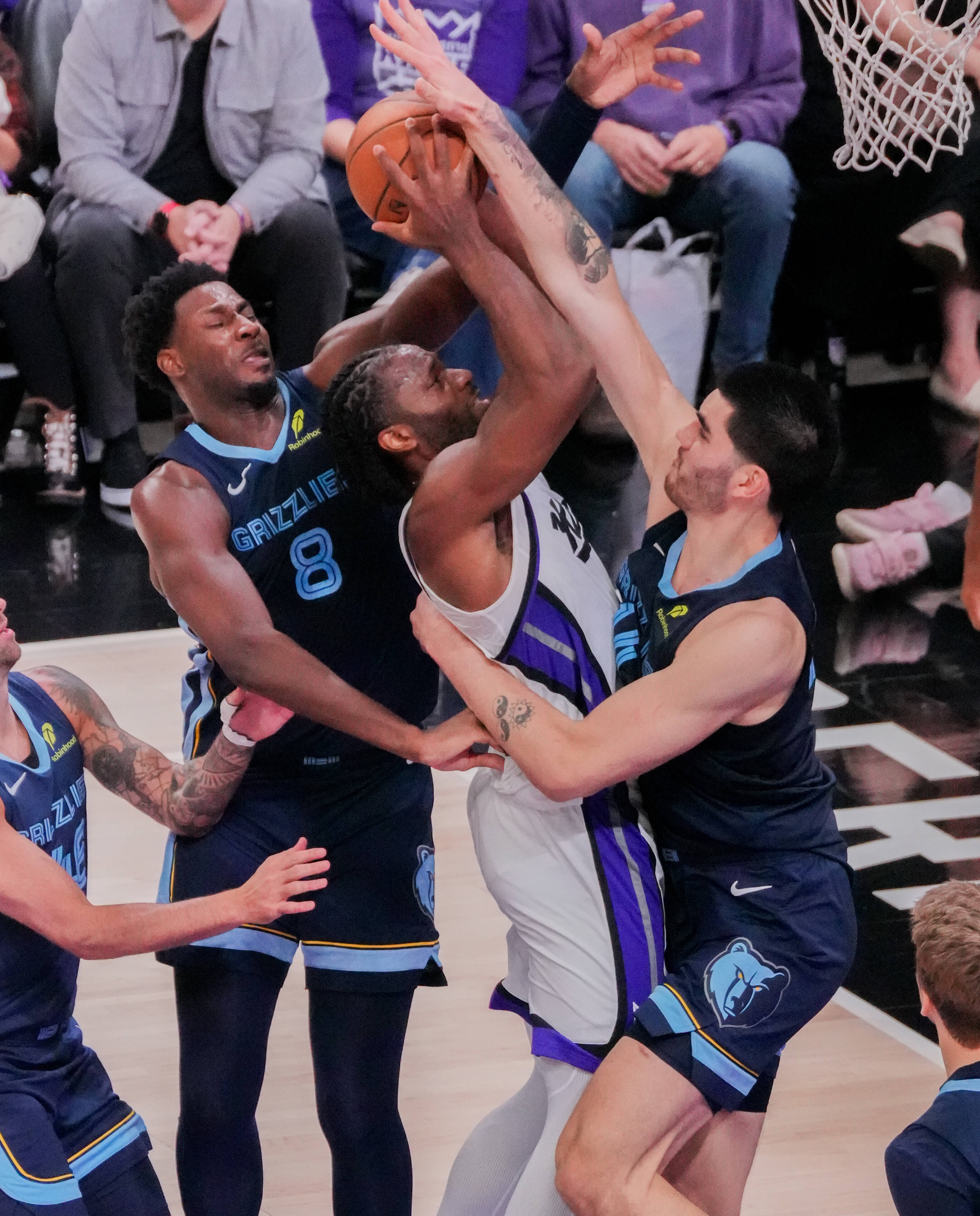 国王强势日本男篮，詹姆斯绝境逆转