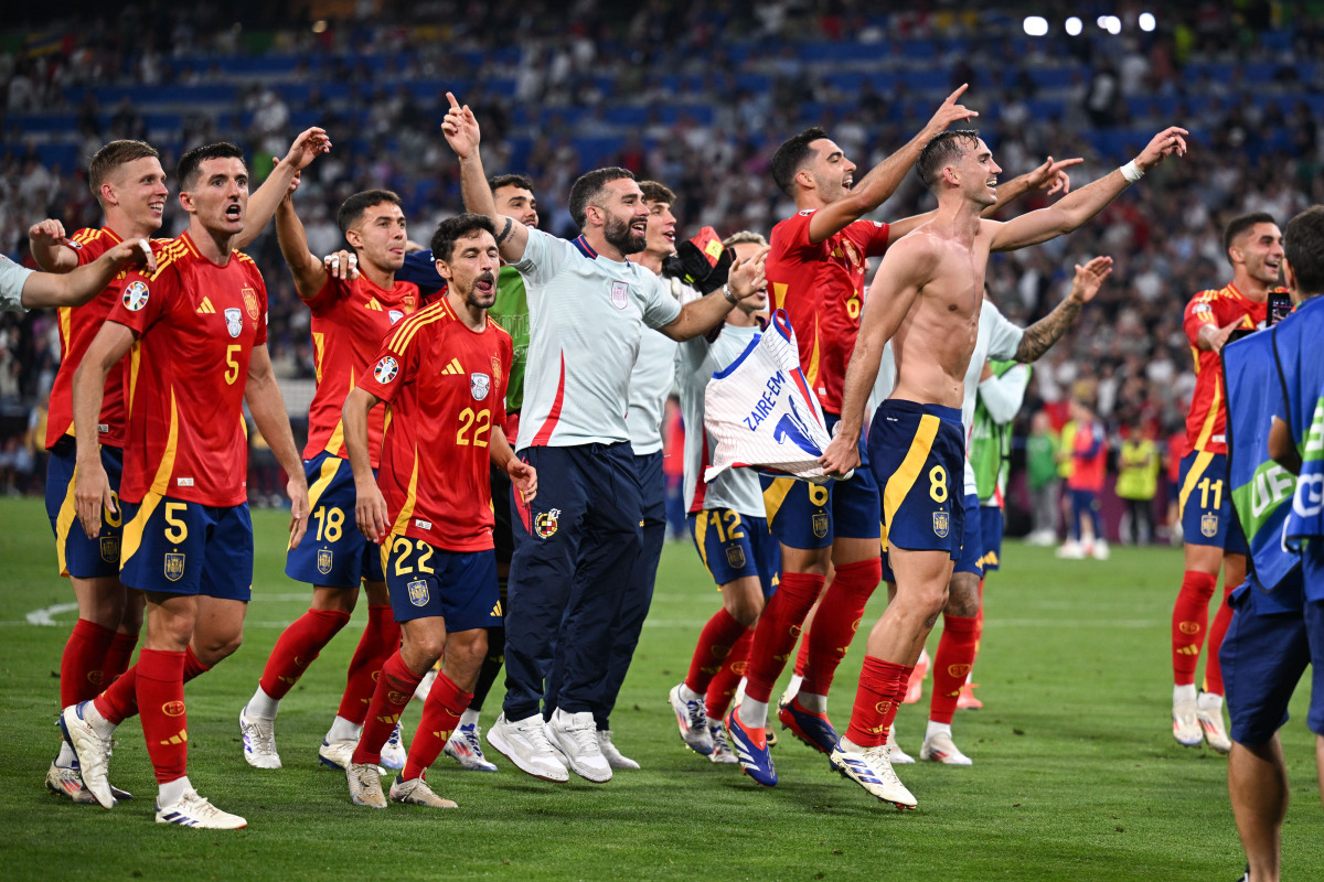 巴黎横扫克罗地亚，皮克点燃赛场