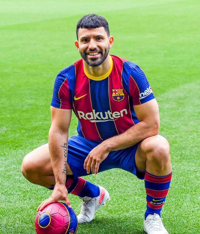 曼城轻取巴黎，阿圭罗刷新纪录