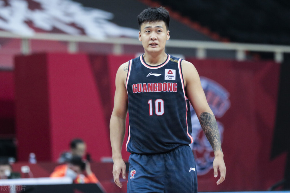 北京队逆转广东队,浓眉哥刷新纪录 北京队逆转广东队,浓眉哥刷新纪录