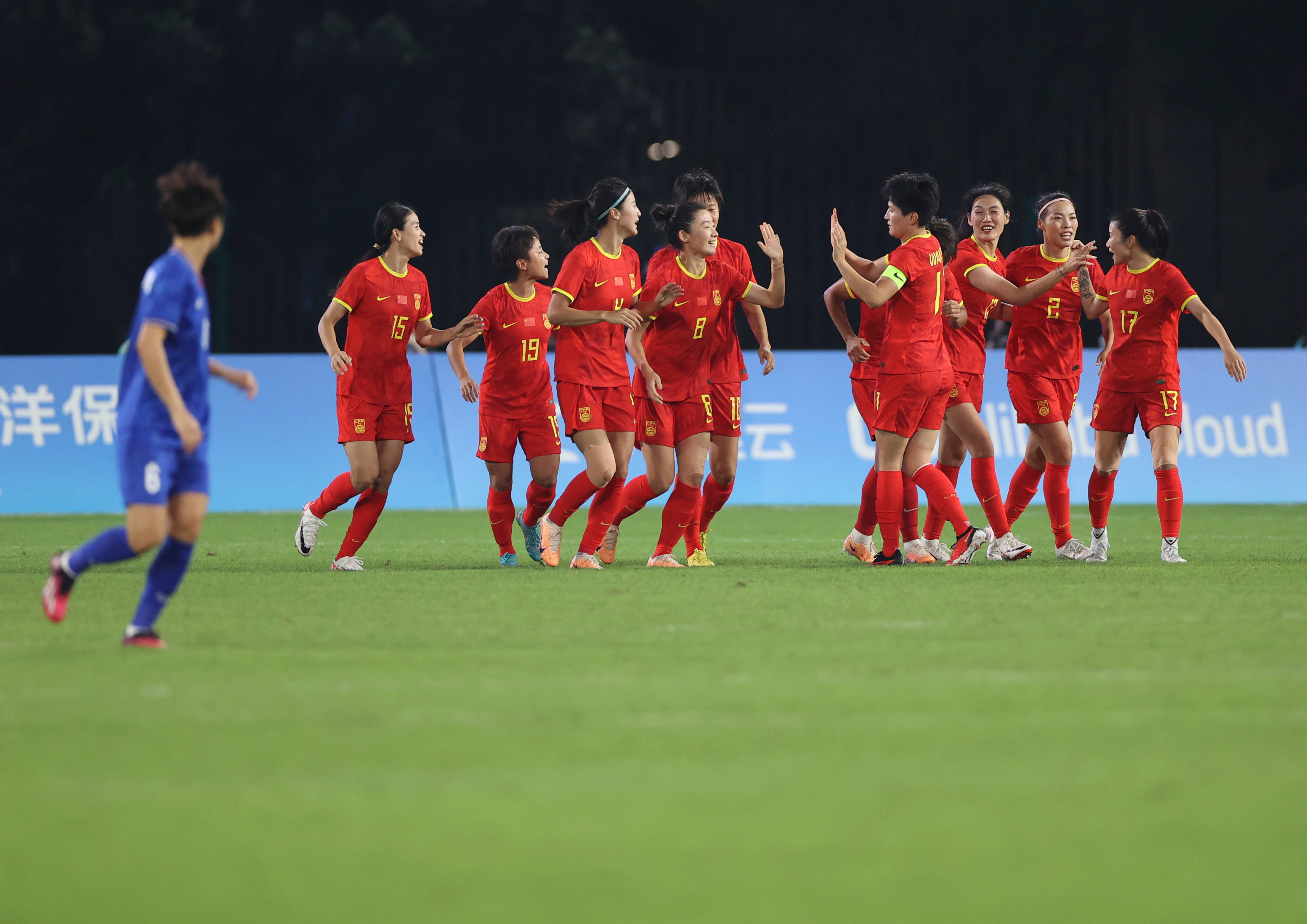 中国女足顽强抗战，成功晋级下一轮国际赛事