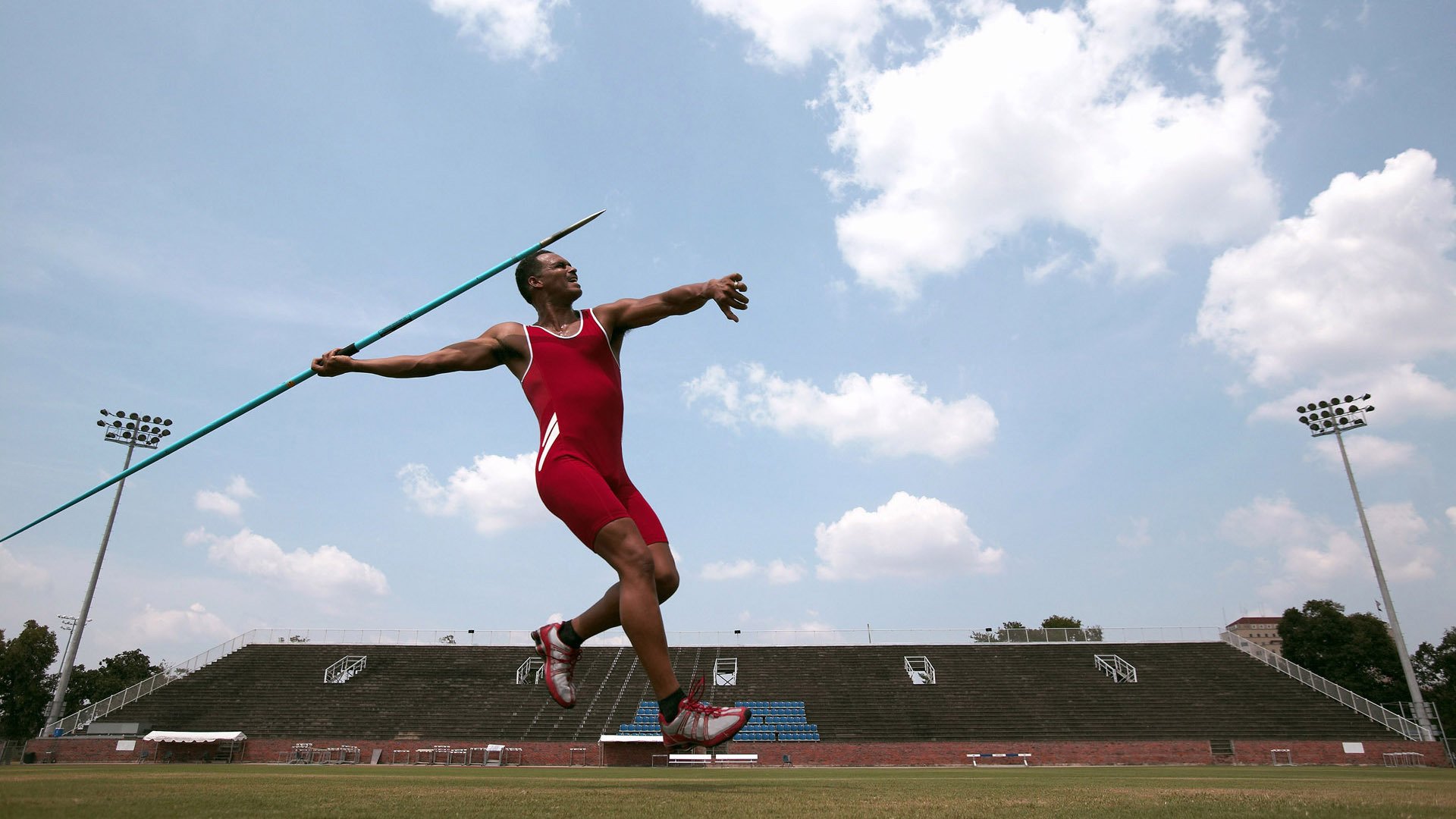 雷速官网-当深圳遇见湖人，拉梅洛·鲍尔如何扛起一支不存在的球队
